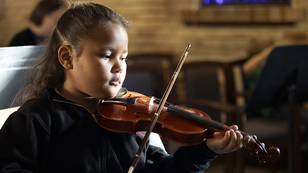 Intro to Violin student